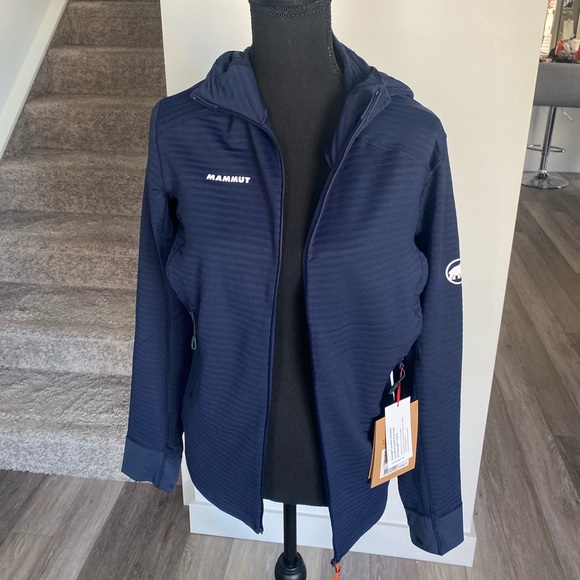 Mammut Light Hooded Jacket - Picture 2 of 7